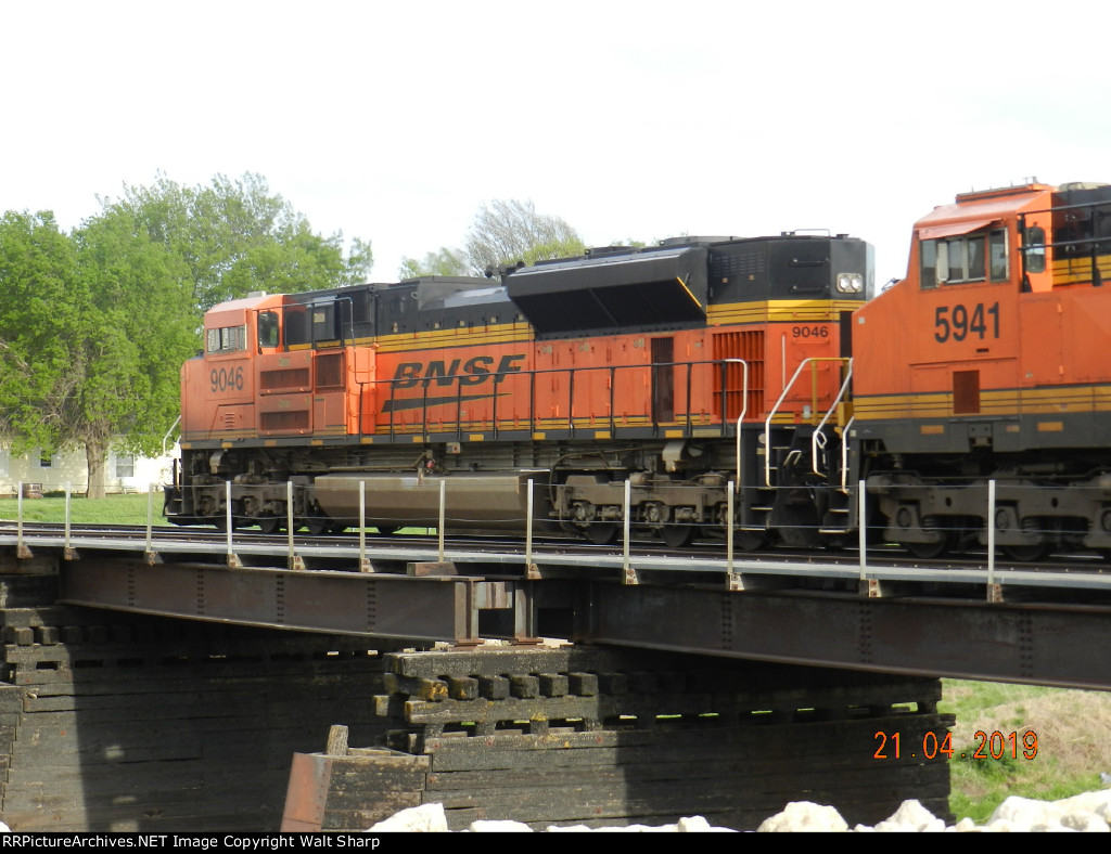 BNSF 9046